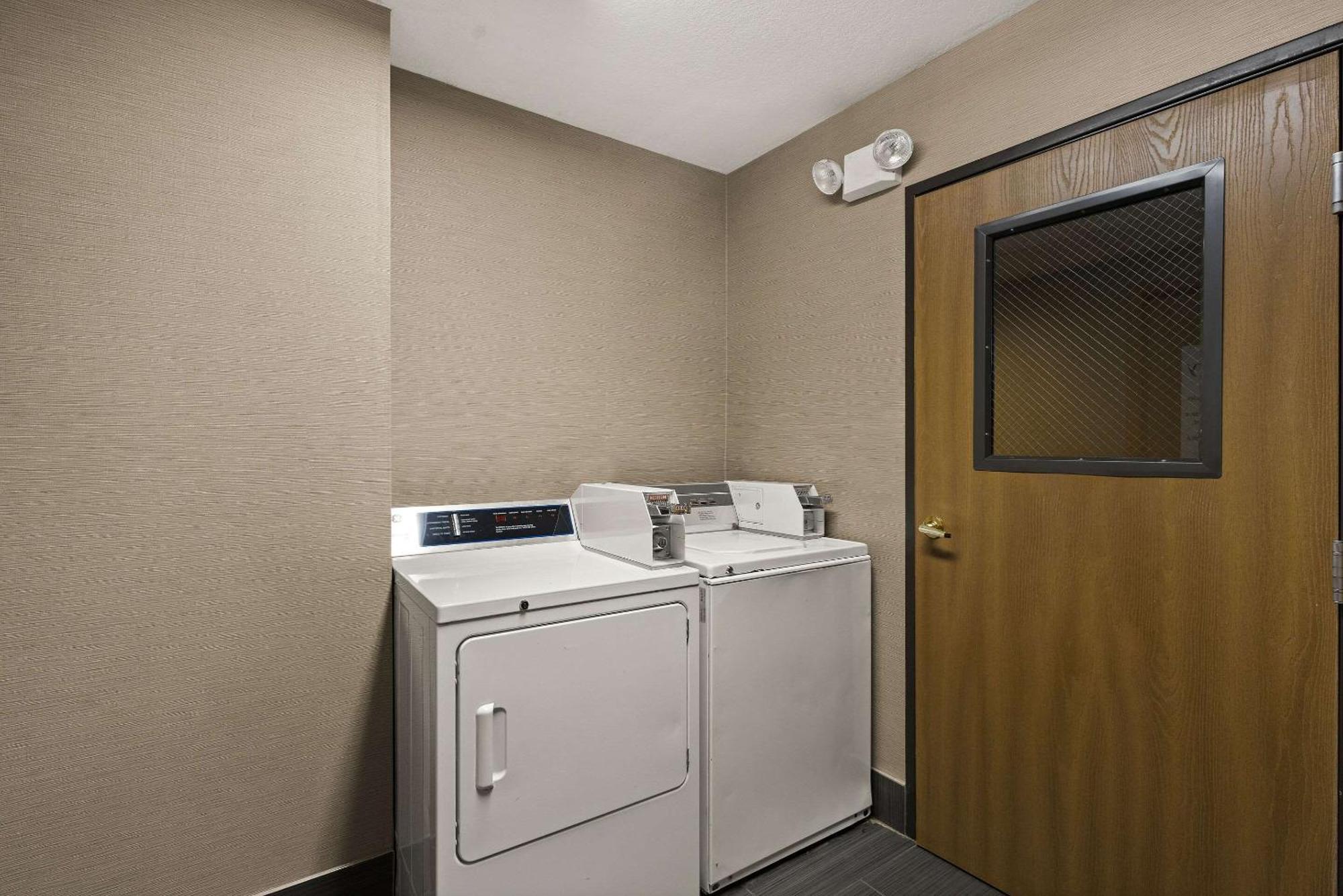 コンフォート イン Huntington エクステリア 写真